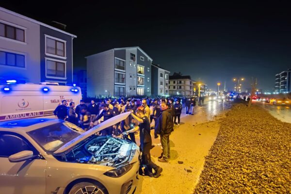 Bursa’da ehliyetsiz sürücünün de karıştığı zincirleme kazada 2 kişi yaralandı haberi