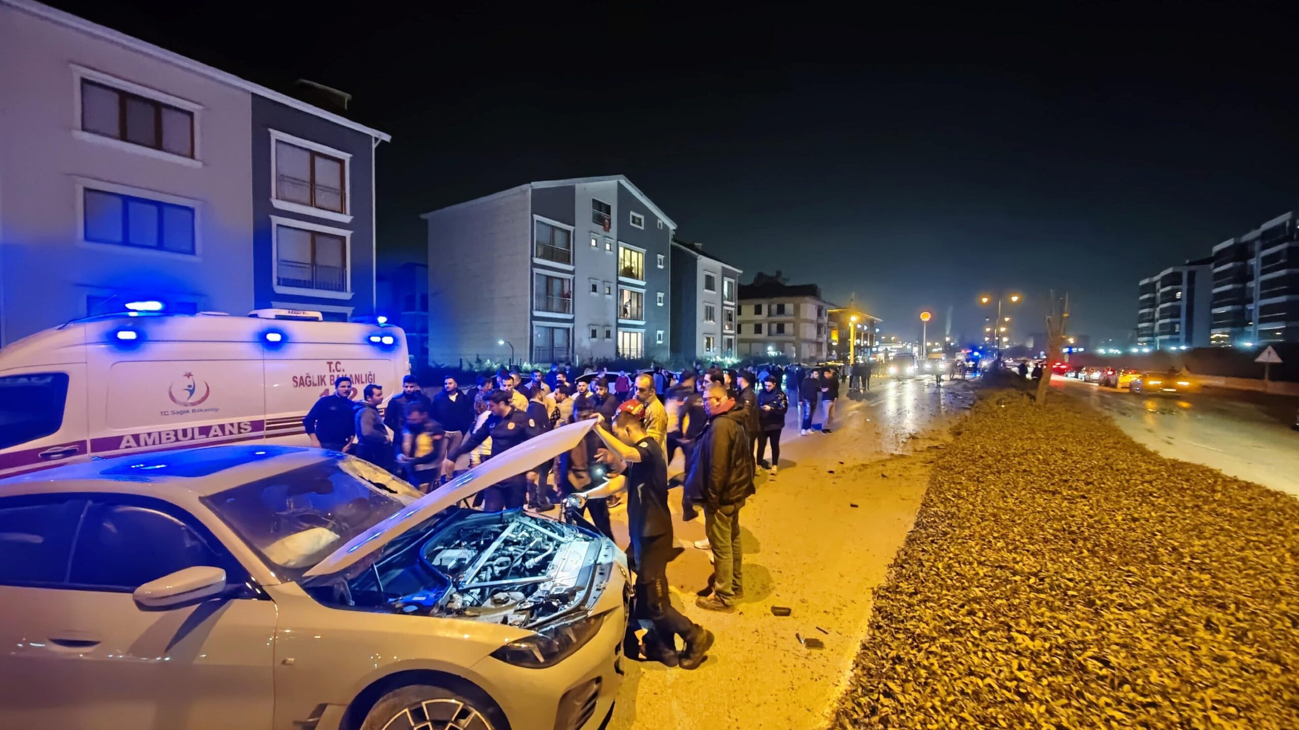 bursada-ehliyetsiz-surucunun-de-karistigi-zincirleme-kazada-2-kisi-yaralandi-haberi-CKa91dk4.jpg
