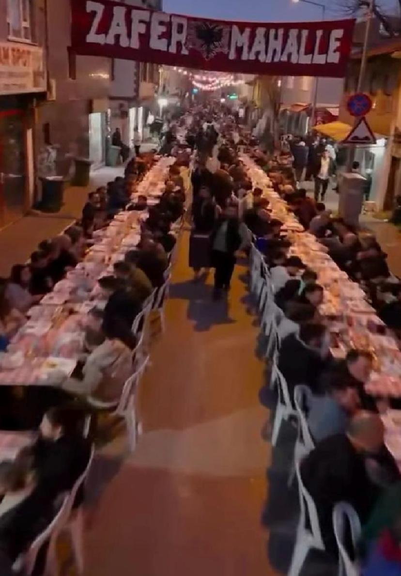 bursada-iki-mahallenin-gencleri-tarafindan-duzenlenen-iftara-yaklasik-2-bin-kisi-katildi-haberi-8Hi91cQK.jpg
