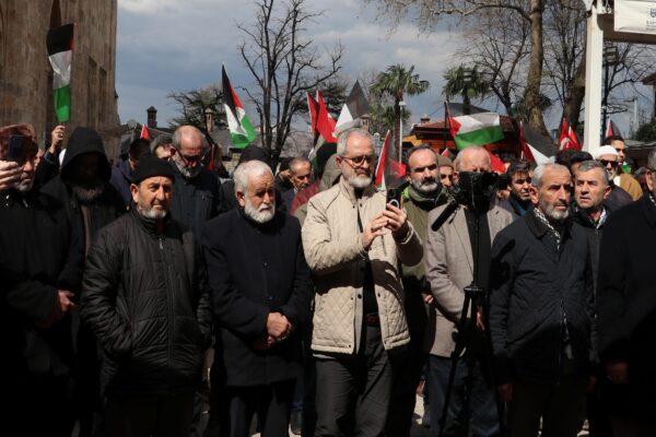 Bursa’da İsrail’in saldırılarında hayatını kaybedenler için gıyabi cenaze namazı kılındı haberi