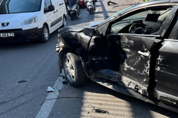 Bursa’da kamyon ile otomobilin çarpıştığı kazada Kestel İlçe Müftüsü Çelik yaralandı haberi