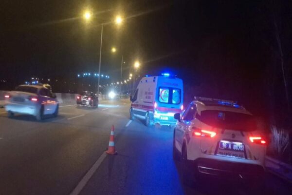 Bursa’da motosikletin bariyere çarptığı kazada 1 kişi yaralandı haberi