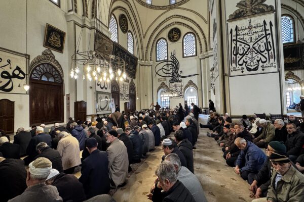 Bursa’da ramazan ayının ilk cuma namazı kılındı haberi