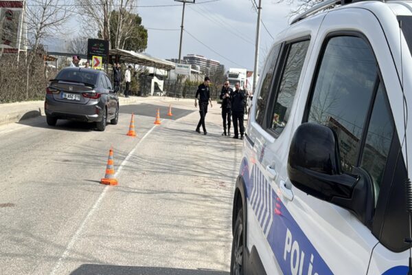 Bursa’da silahla bacağından vurulan lise öğrencisi tedaviye alındı haberi