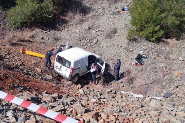Bursa’da uçuruma yuvarlanan hafif ticari araçtaki 1 kişi öldü haberi