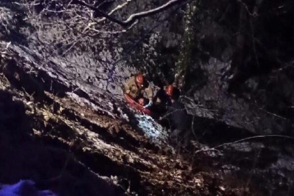 Bursa’da uçuruma yuvarlanan otomobildeki 2’si ağır 5 kişi yaralandı haberi