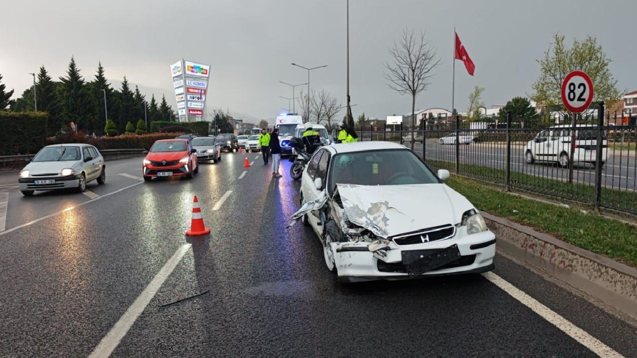 bursada-zincirleme-kazada-4-kisi-yaralandi-haberi-2mn6WyhT.jpg