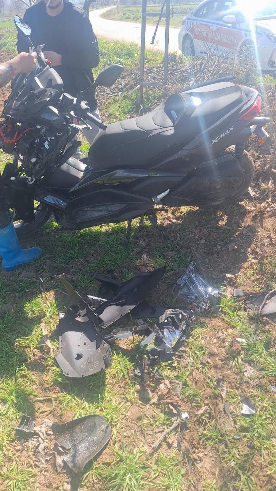 bursanin-yenisehir-ilcesinde-agaca-carpan-motosikletin-surucusu-oldu-haberi-9NYs4JjQ.jpg