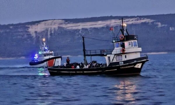 Çanakkale açıklarında 109 düzensiz göçmen yakalandı haberi