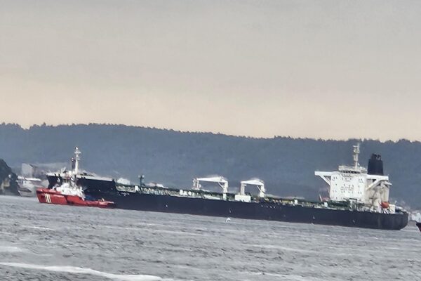 Çanakkale Boğazı’nda arızalanan tanker güvenli bölgeye demirletildi haberi