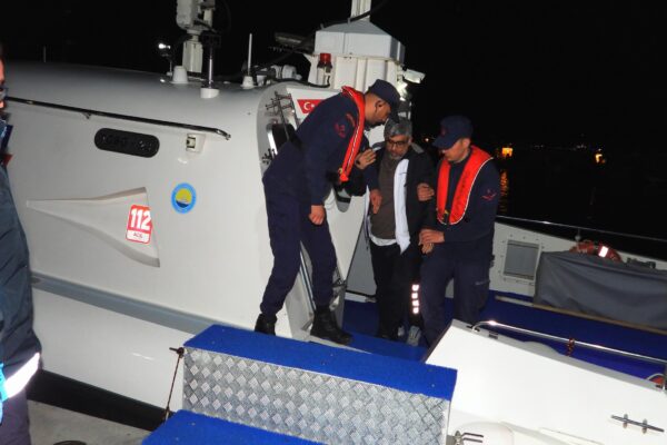 Çanakkale Boğazı’ndan geçen geminin rahatsızlanan kaptanı için tıbbi tahliye gerçekleştirildi haberi