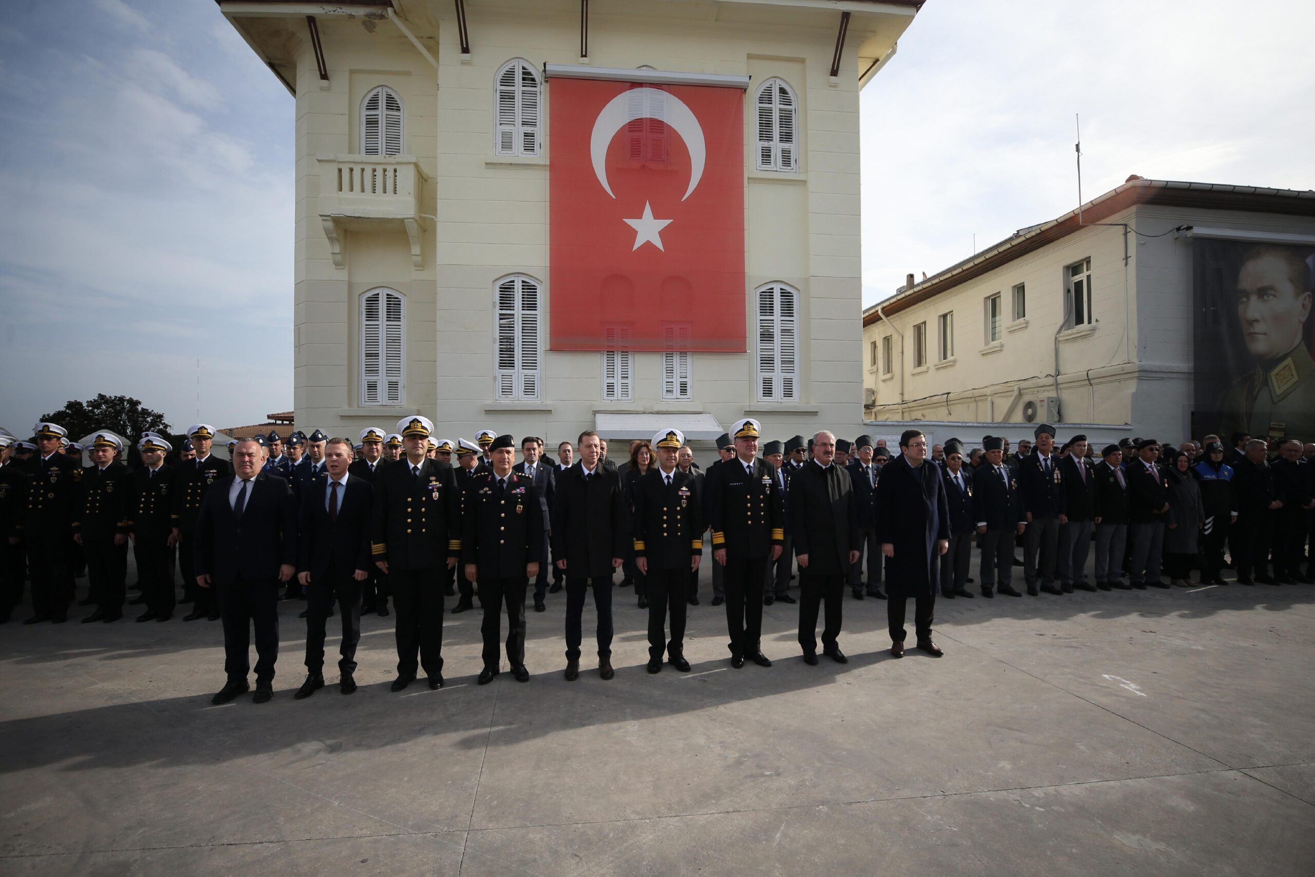 canakkale-deniz-zaferinin-110-yili-etkinlikleri-cimenlik-kalesindeki-torenle-basladi-haberi-y4y5nzha.jpg