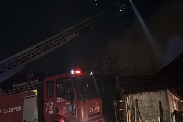 Çanakkale’de bir ev yandı haberi