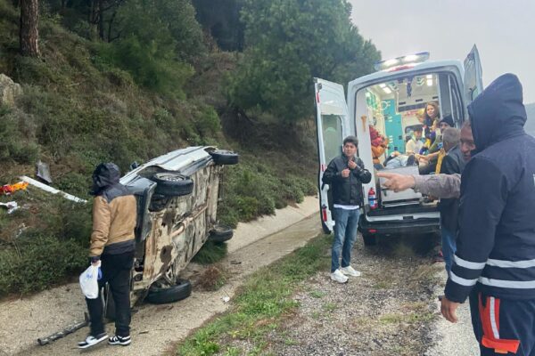 Çanakkale’de devrilen otomobildeki 6 kişi yaralandı haberi