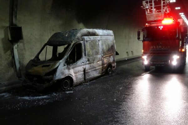 Çanakkale’de yanan ambulans kullanılamaz hale geldi haberi