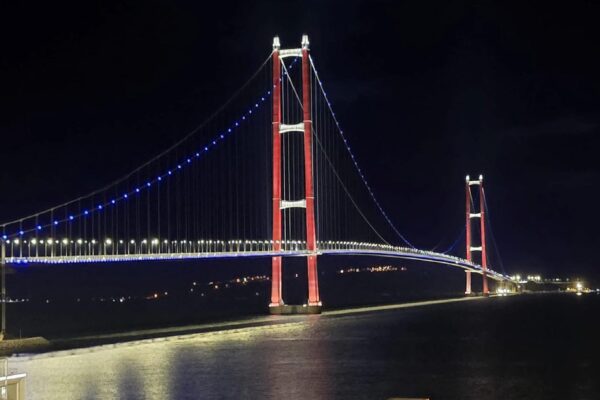 Çanakkale’nin simgeleri kolon kanseri farkındalığı için maviye büründü haberi
