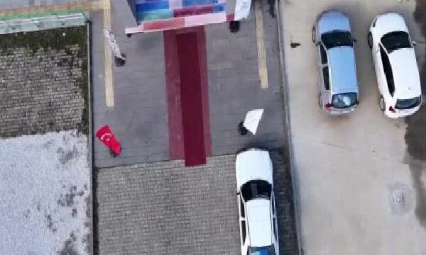 Ceviz kabuğu ve atık malzemelerle minyatür hediyelik eşyalar tasarlıyor haberi