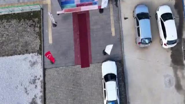 Ceviz kabuğu ve atık malzemelerle minyatür hediyelik eşyalar tasarlıyor haberi