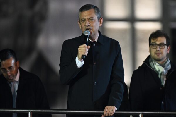 CHP Genel Başkanı Özel, İBB binası önünde toplananlara hitap etti 26 Mart 2025