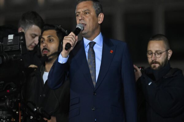 CHP Genel Başkanı Özel, İBB binası önünde toplananlara hitap etti 23 Mart 2025