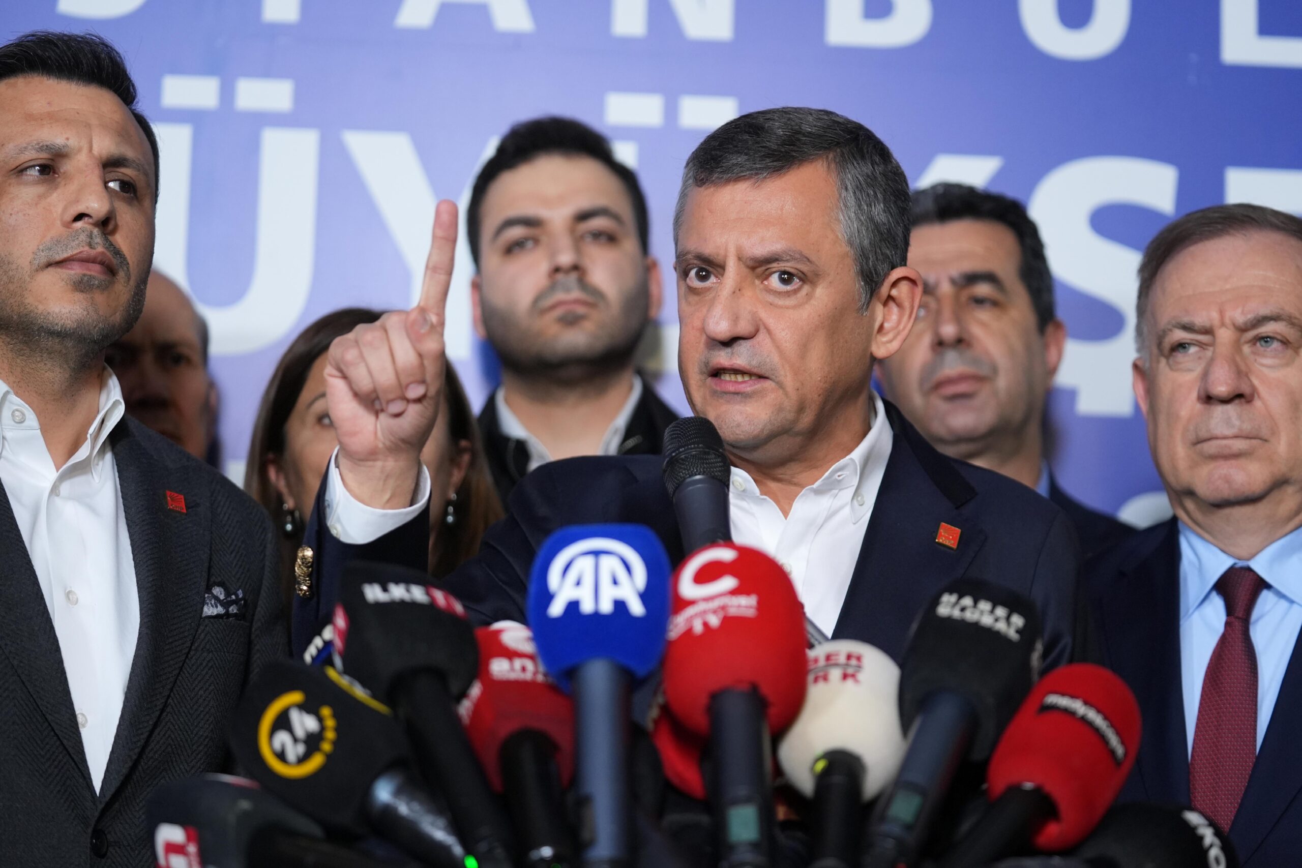 chp-genel-baskani-ozel-ibbye-ziyaretinde-basin-mensuplarina-konustu-haberi-tQp7nZPt.jpg