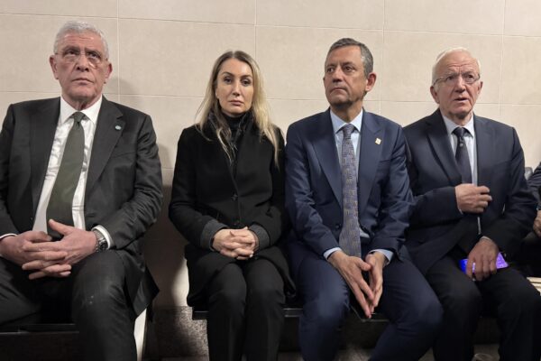 CHP Genel Başkanı Özel, İstanbul Adalet Sarayı’nda açıklamada bulundu: haberi