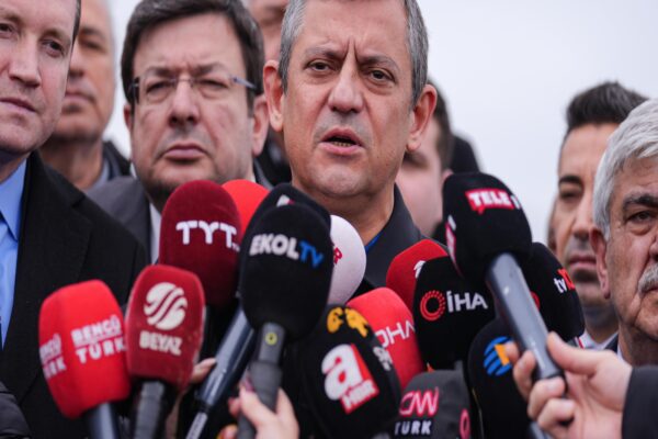 CHP Genel Başkanı Özel, Marmara Cezaevi’nde tutuklu bulunan İmamoğlu’nu ziyaret etti: haberi