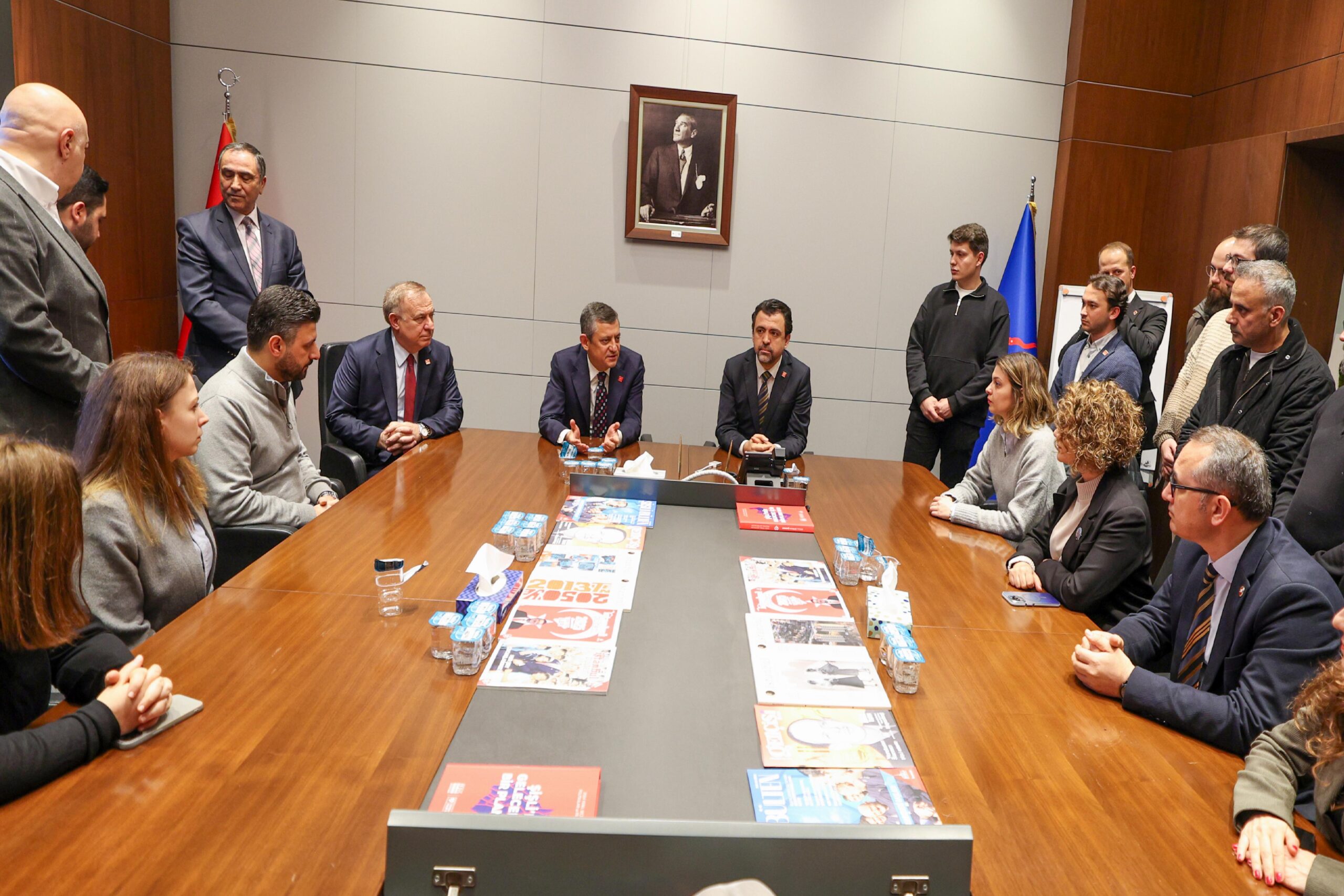 chp-genel-baskani-ozel-sisli-belediyesini-ziyaret-etti-haberi-3vQWlRLF.jpg