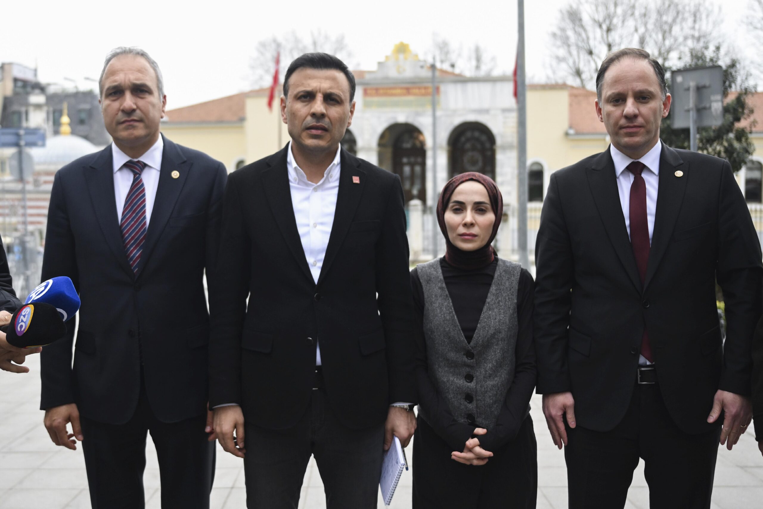 chp-heyeti-istanbul-valisi-gulu-ziyaret-etti-haberi-NLuMC4Tz.jpg