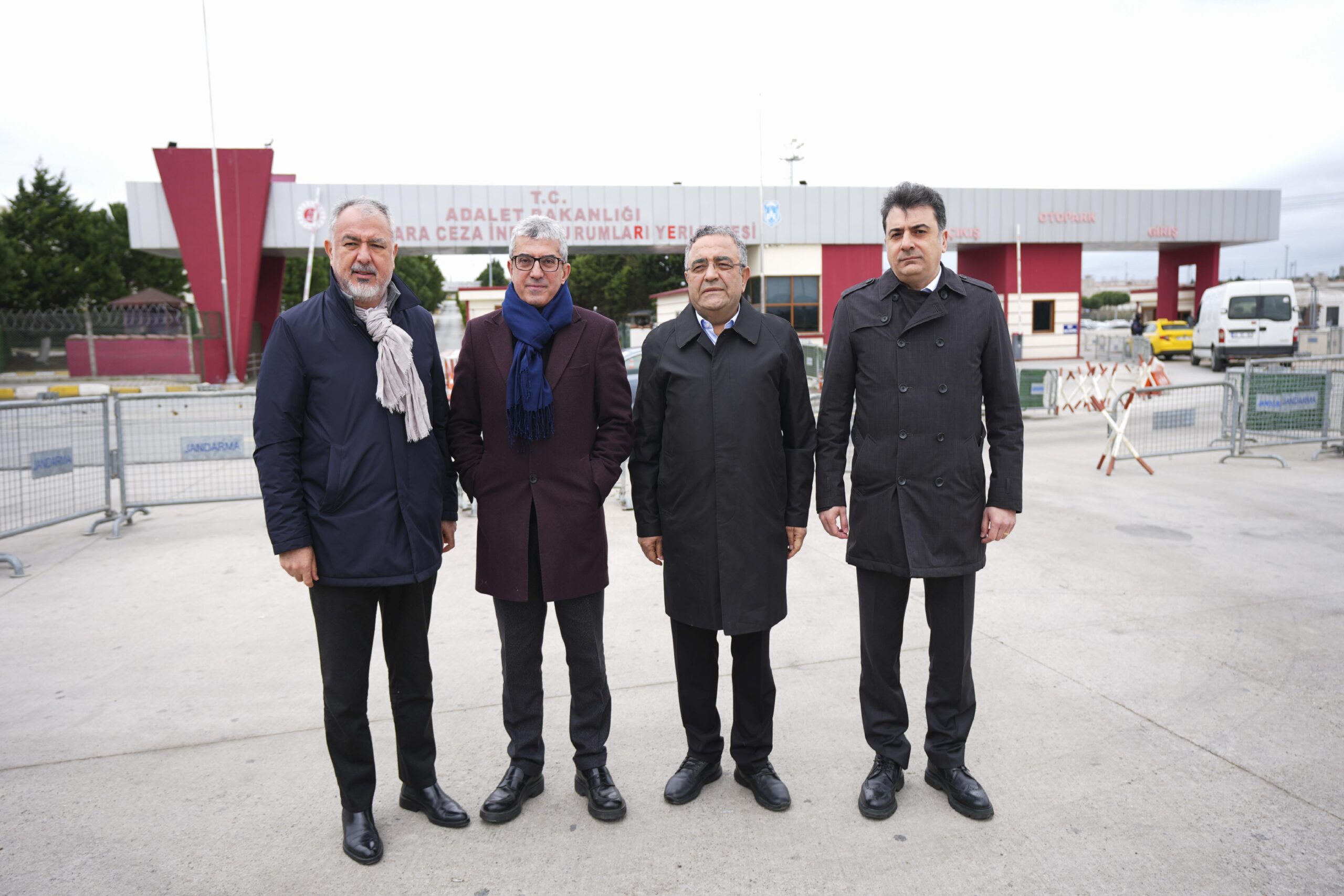 chp-heyetinden-eski-sariyer-belediye-baskani-gence-cezaevinde-ziyaret-haberi-Cl5lbw9k.jpg