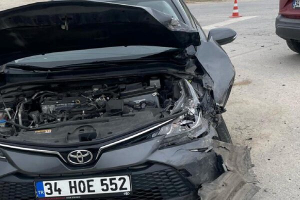 Çınarcık’ta 2 otomobilin çarpıştığı kazada 2 kişi yaralandı haberi