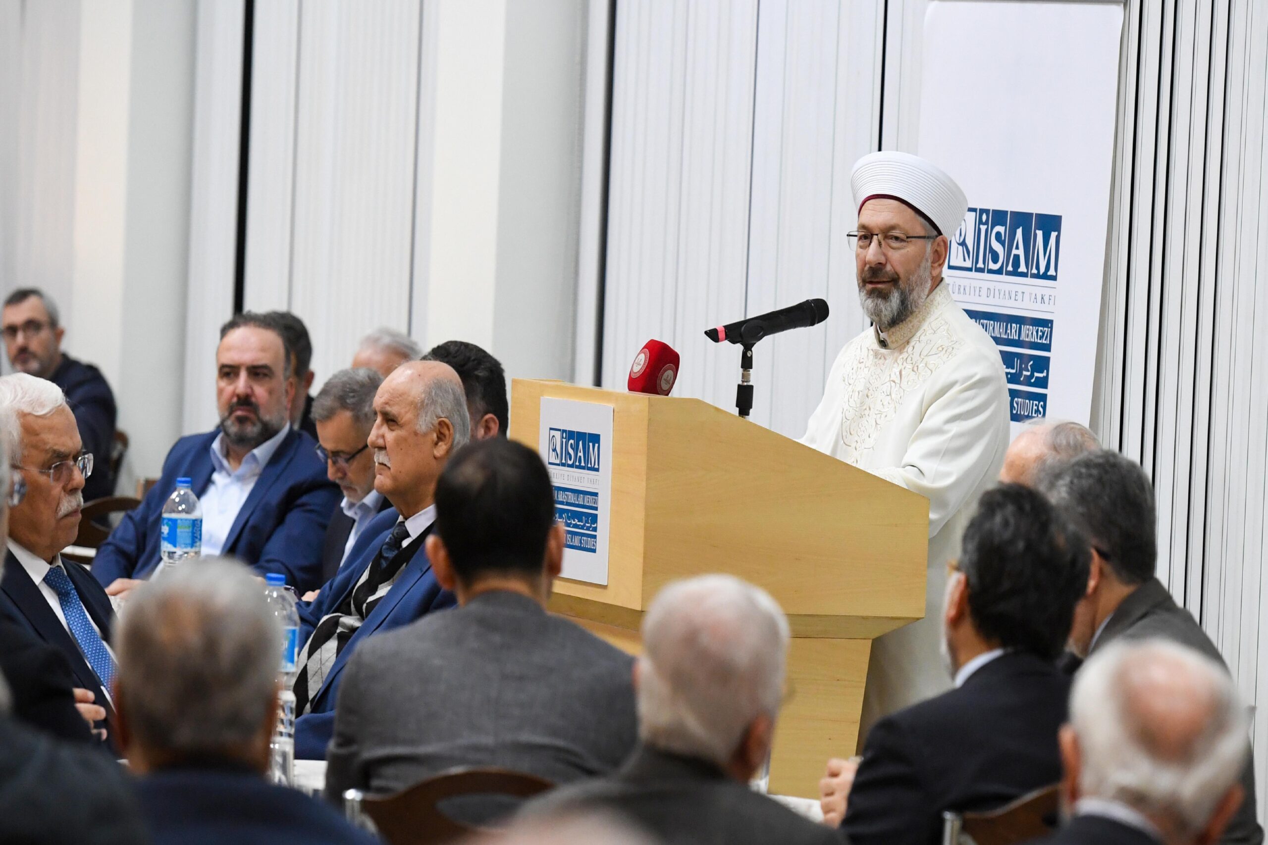 diyanet-isleri-baskani-erbas-istanbulda-iftar-programinda-konustu-haberi-pGjVTlwP.jpg