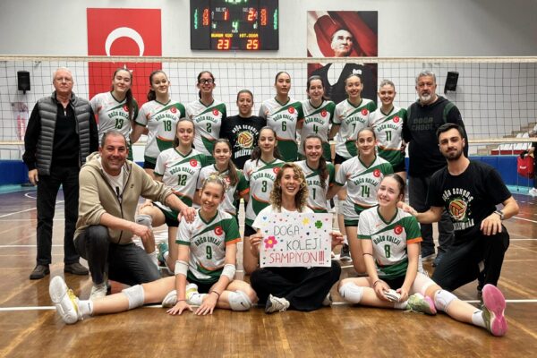 Doğa Koleji, ortaokullar voleybolda Türkiye şampiyonu oldu haberi