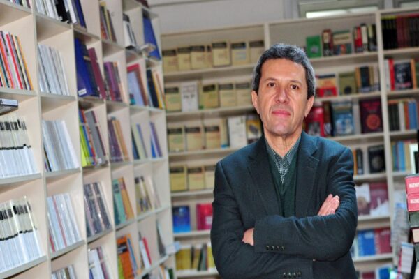 DOSYA HABER: YEDİ İKLİM DÖRT KÖŞEDE TÜRKÇENİN SERÜVENİ – Eleştirmen Necip Tosun, Rasim Özdenören’in kendi öykü dünyasını kuran bir yazar olduğunu anlattı: haberi