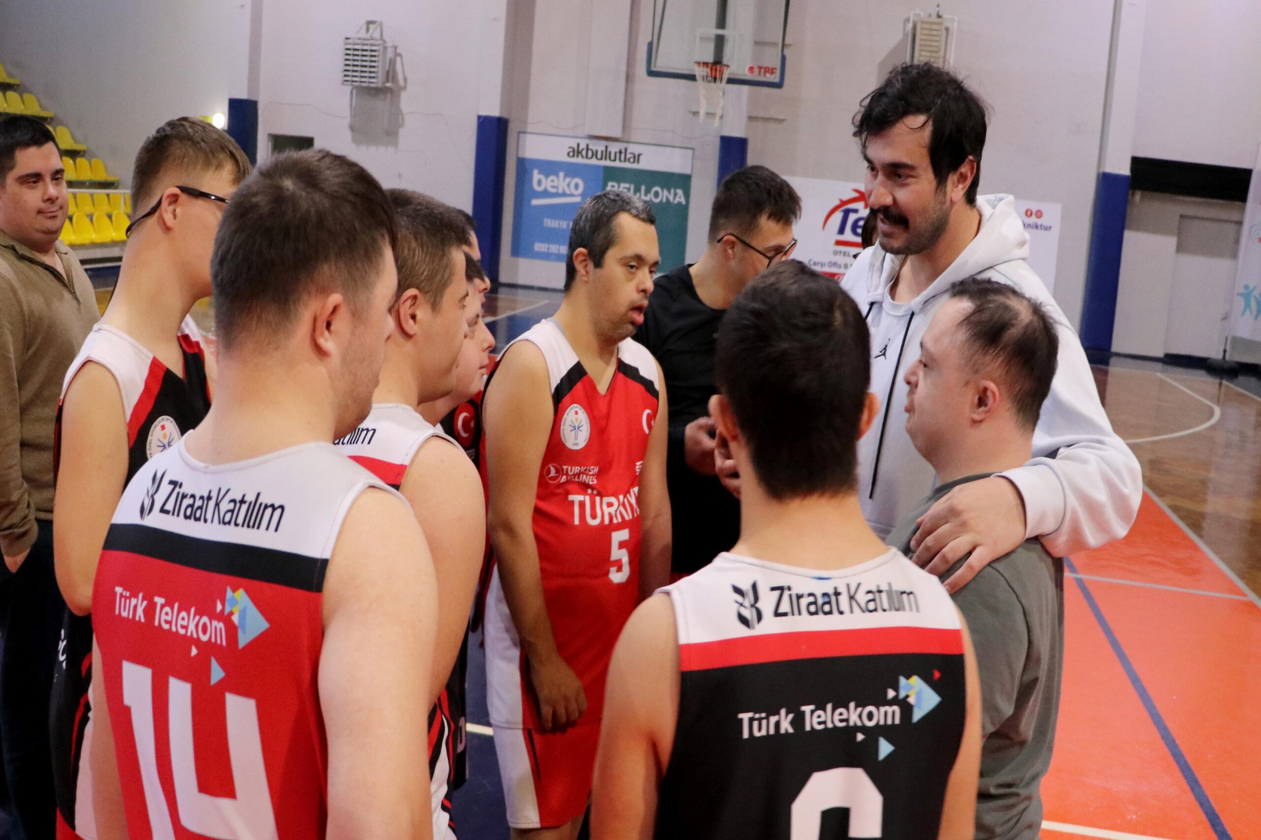 down-sendromlu-milli-basketbol-takimi-tekirdagda-farkindalik-maci-yapti-haberi-hNQleQrz.jpg