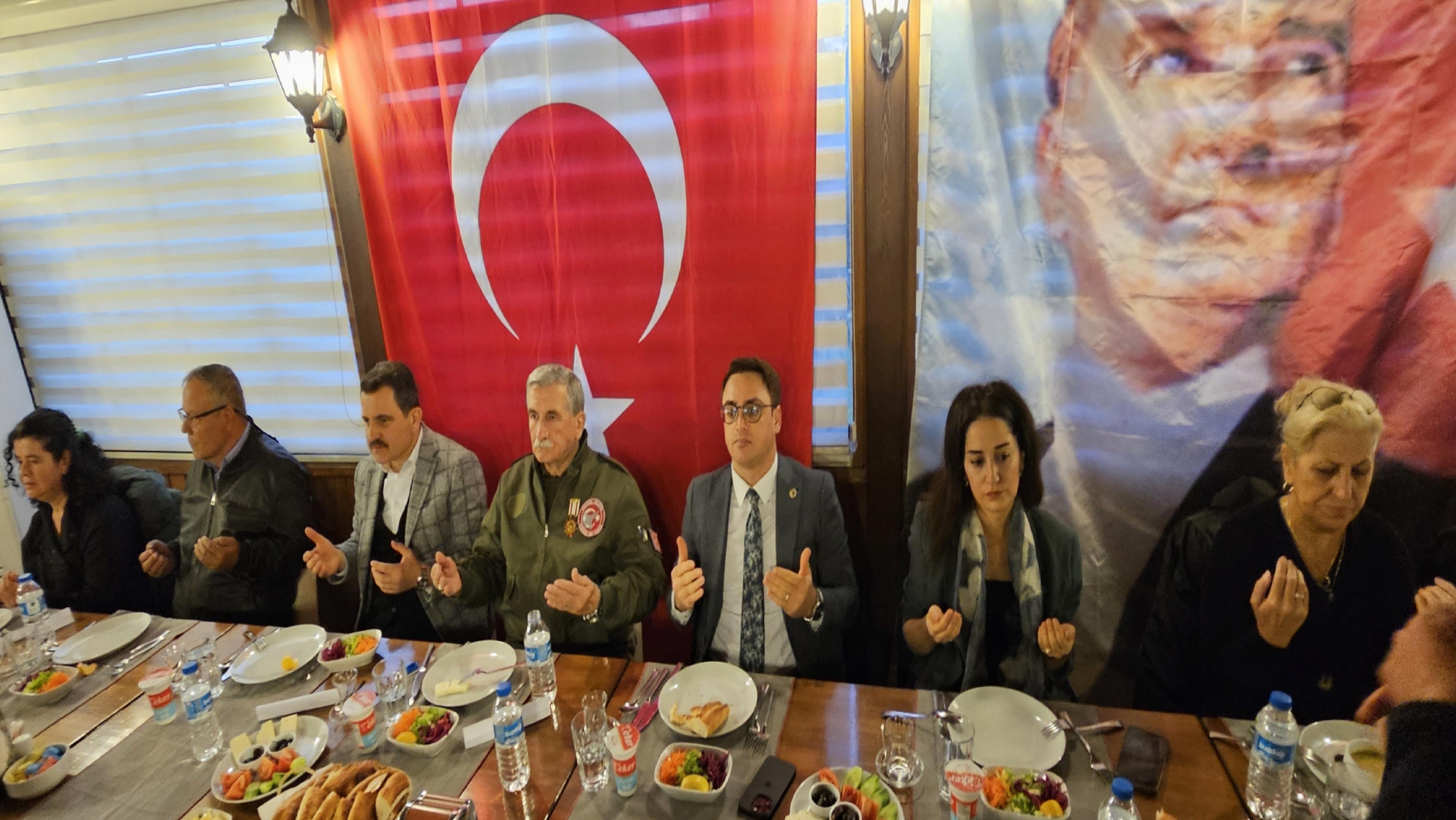 eceabatta-sehit-aileleri-ve-gaziler-iftarda-bulustu-haberi-wnJSxWlt.jpg