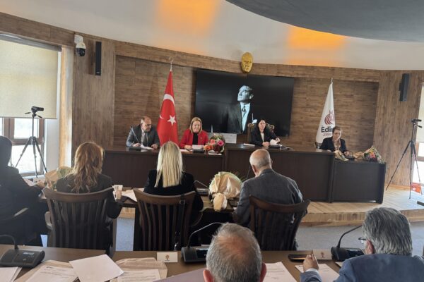Edirne Belediye Meclisinde üyeler arasında kısa süreli tartışma yaşandı haberi