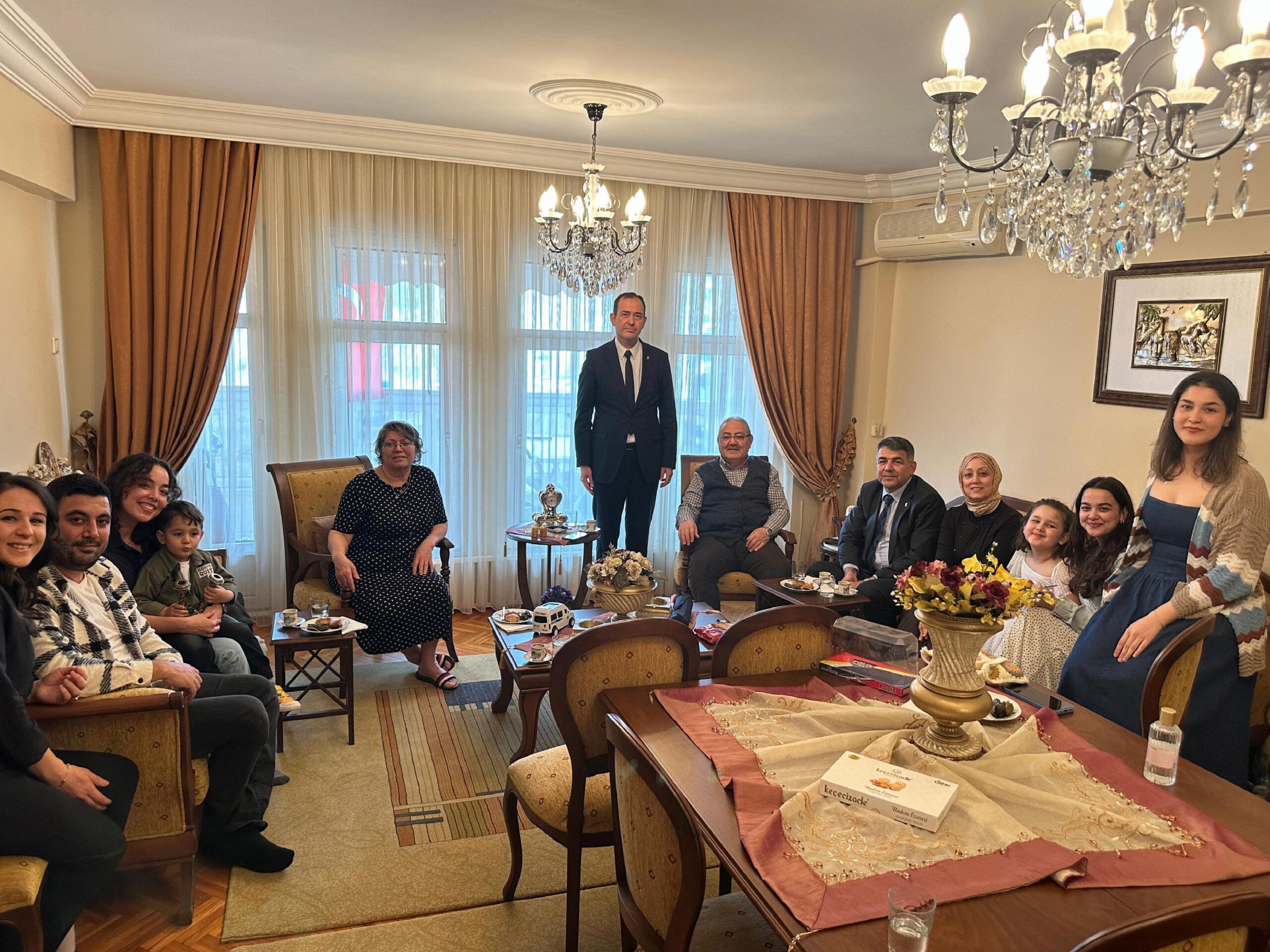 edirne-emniyet-muduru-karaburun-sehit-ailelerini-ziyaret-etti-haberi-cUPtbUIa.jpg