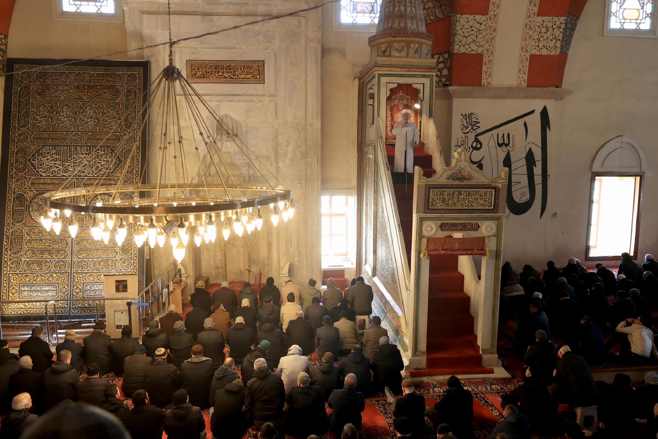 edirne-eski-camide-kilicla-hutbe-gelenegi-asirlardir-suruyor-haberi-QLwW6hxp.jpg