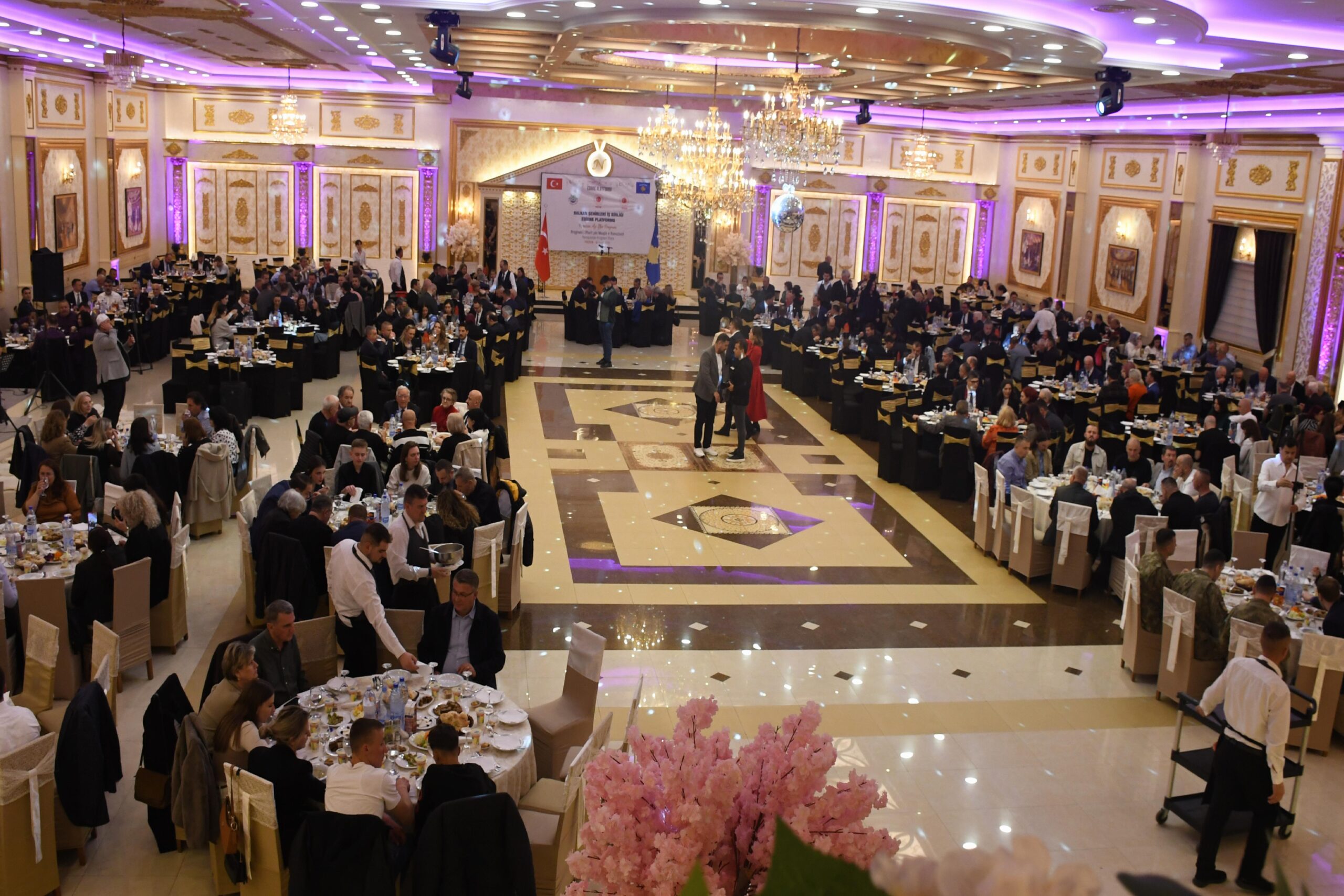 edirne-valiligi-kosovada-iftar-programi-duzenledi-haberi-ErBF4BPV.jpg