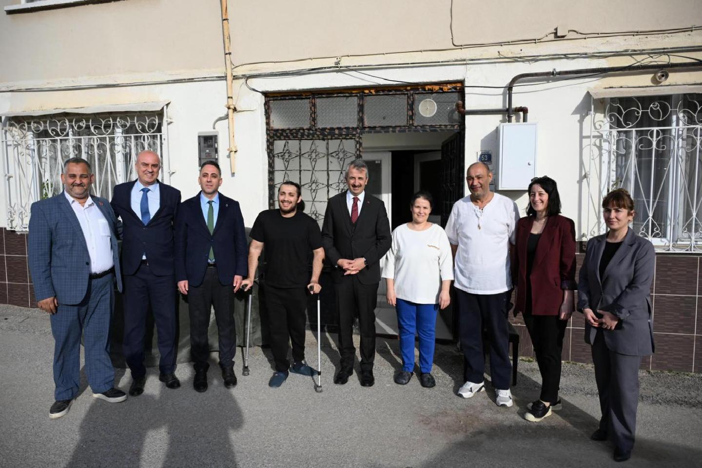 edirne-valisi-sezer-aile-yili-kapsaminda-ziyaretlerini-surduruyor-haberi-u41HG2ua.jpg