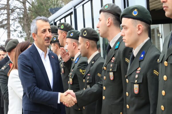 Edirne Valisi Sezer kurumlara bayram ziyareti gerçekleştirdi haberi