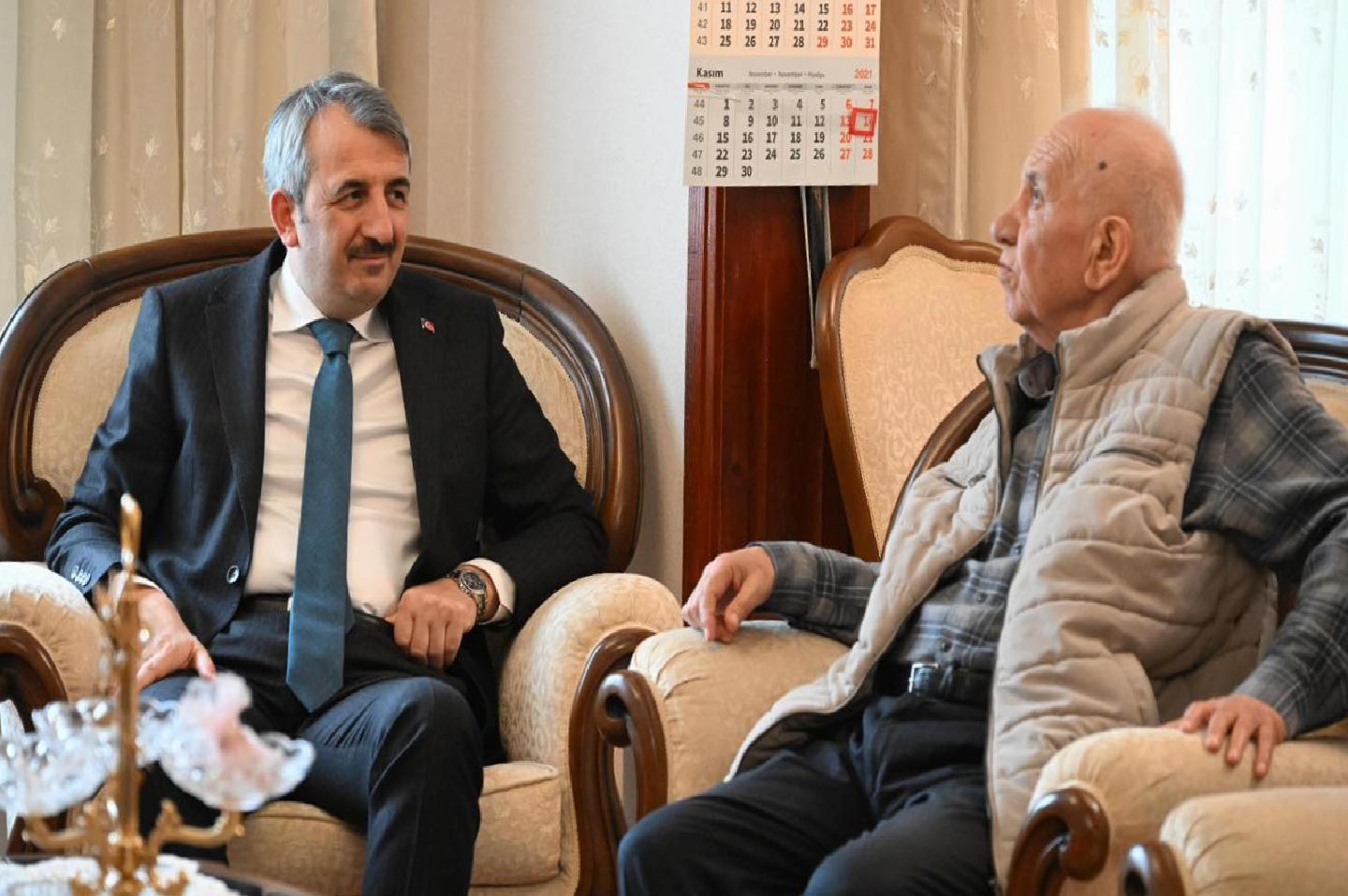 edirne-valisi-sezer-sehit-ailelerini-ziyaret-etti-haberi-65Ss2UtS.jpg