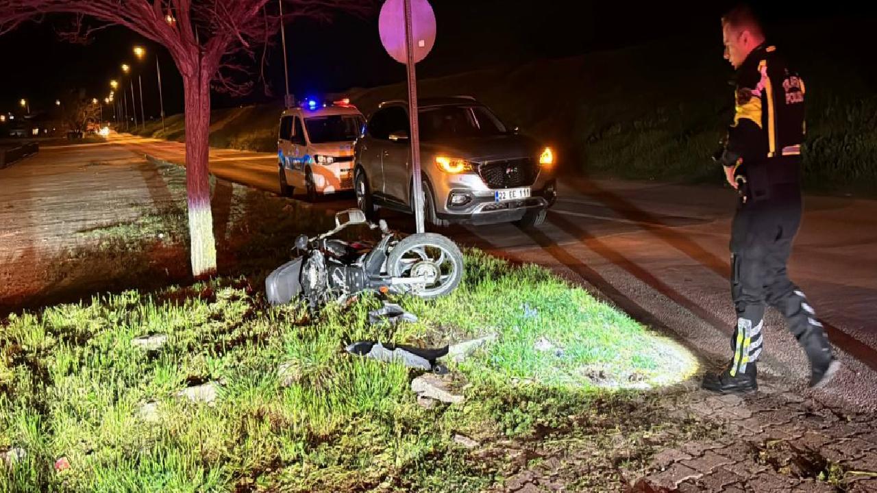 edirnede-devrilen-motosikletteki-2-kisi-yaralandi-haberi-vaBWQMZQ.jpg