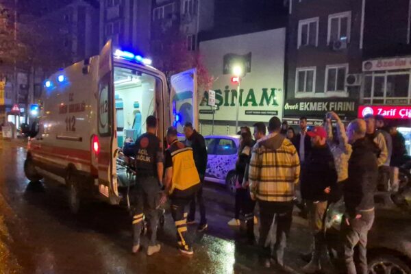 Edirne’de otomobilin yaya geçidinde yayalara çarptığı kaza güvenlik kamerasında haberi
