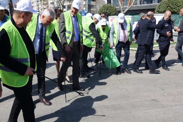 Edremit’te izmarit toplama kampanyası başlatıldı haberi