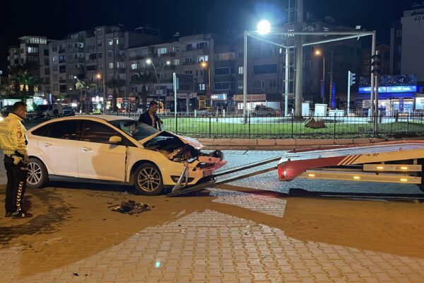 Edremit’te kamyonetle otomobilin çarpıştığı kazada 1 kişi yaralandı haberi