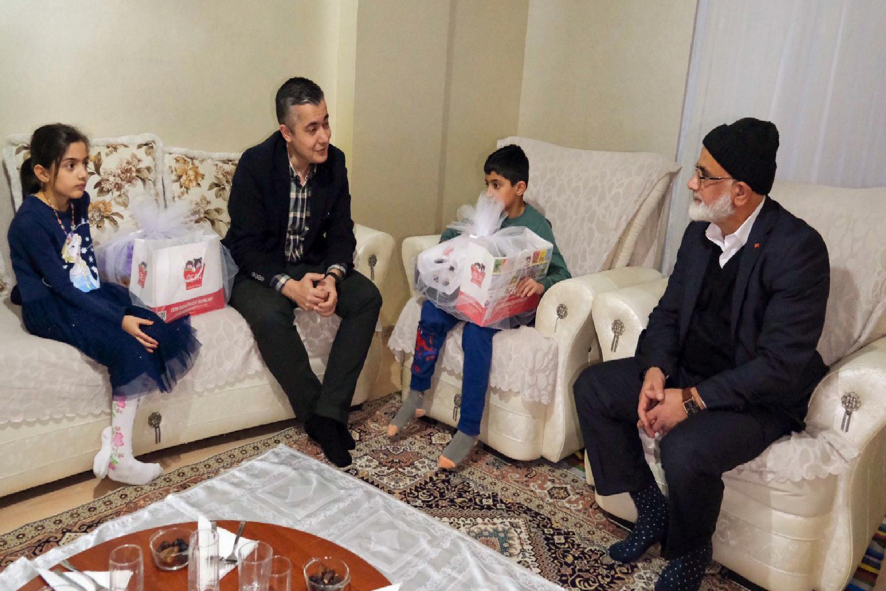 esenyurt-belediye-baskan-vekili-aksoy-guneydogu-gazisi-ve-ailesiyle-iftar-yapti-haberi-mGBJA36z.jpg