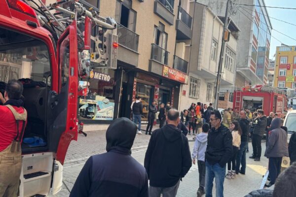 Esenyurt’ta apartman dairesinde çıkan yangın söndürüldü haberi