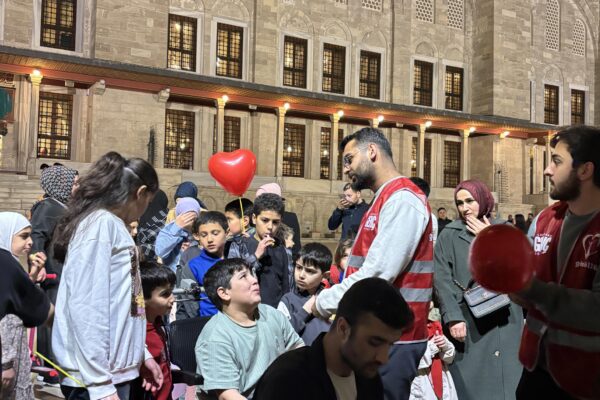 Fatih Camii avlusunda çocuklar için Ramazan Şöleni düzenlendi haberi